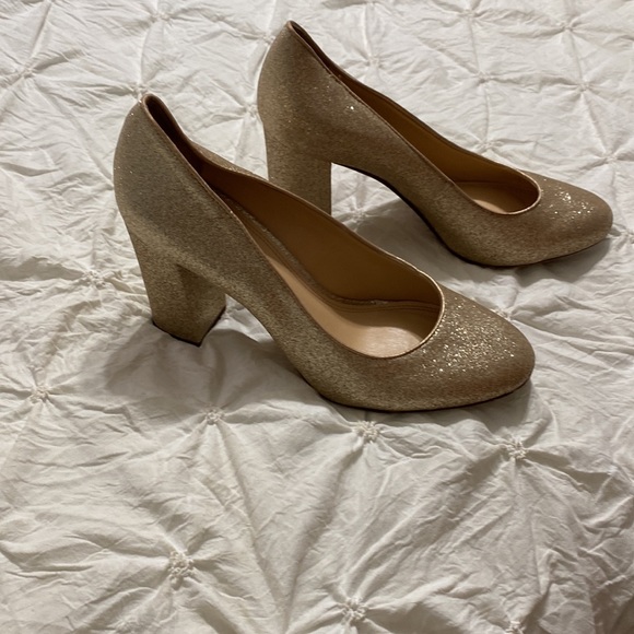 I wore this high heels once! Size 9 1/2, sparkly gold, perfect condition! - Picture 3 of 3
